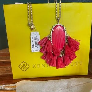 SOLD Kendra Scott Betsy necklace